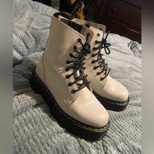 Like new woman size 9 white platform Dr Martens.